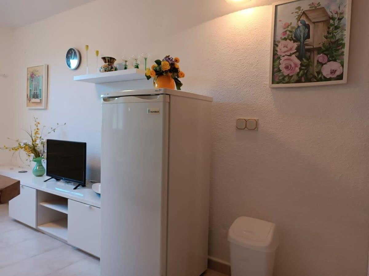 Quaint Ground Floor Apartment With Pool Lb1 Torrevieja Exterior photo